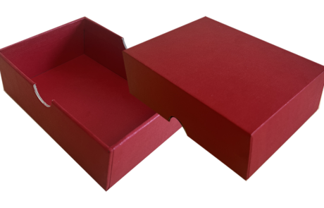 Červená potahovaná krabice s odděleným víkem